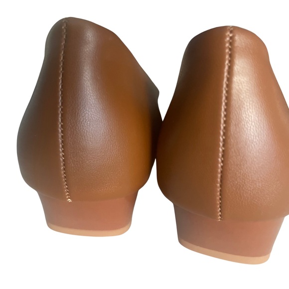 C.Paravano Low Kitten Heel Shoes
Size 38-1/2 (8.5) - Picture 3 of 5